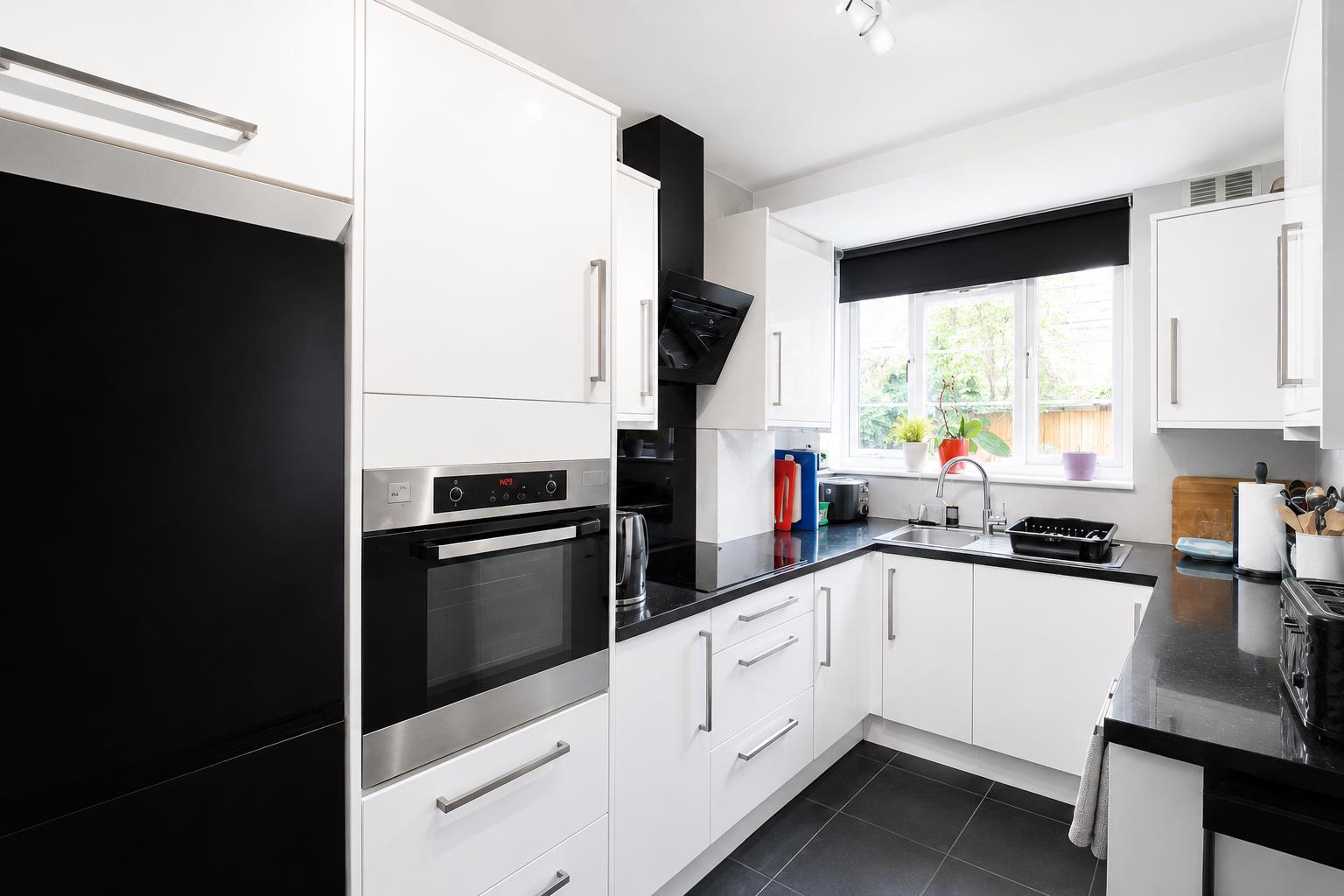 2 bed property in London Road, Sutton